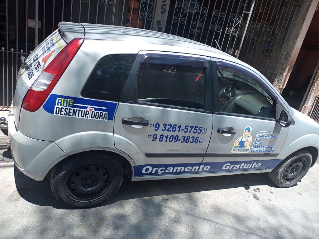 Veículo identificado da RDF Desentupidora