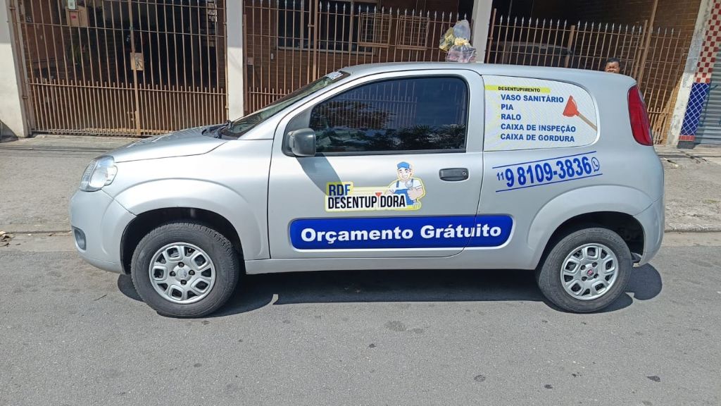 Veículo identificado da RDF Desentupidora em Osasco